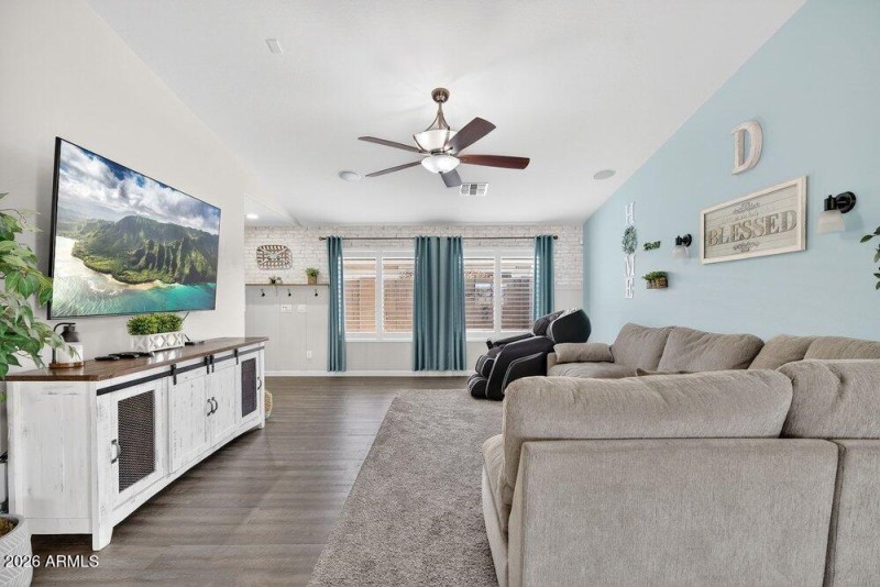 010_11-web-or-mls-26-e_saddlebrook_rd_59