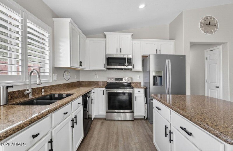 013_14-web-or-mls-32-e_saddlebrook_rd_65