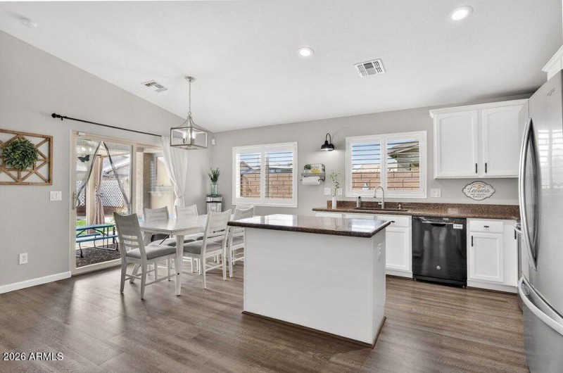 014_15-web-or-mls-29-e_saddlebrook_rd_54