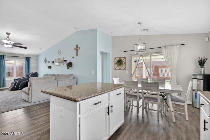 015_16-web-or-mls-30-e_saddlebrook_rd_64