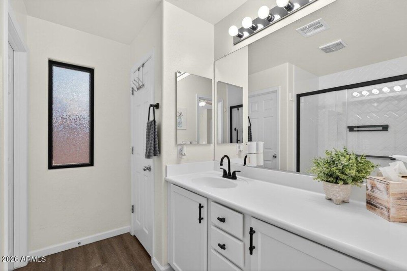 021_24-web-or-mls-46-e_saddlebrook_rd_48