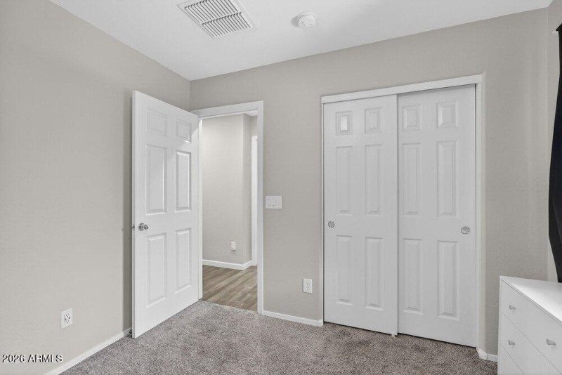 026_30-web-or-mls-38-e_saddlebrook_rd_62