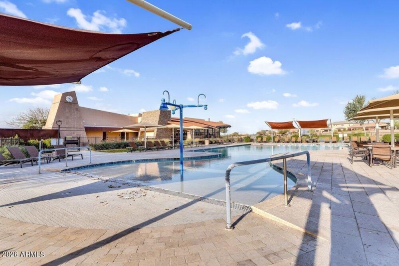 044_67-web-or-mls-adora_trails-009_157