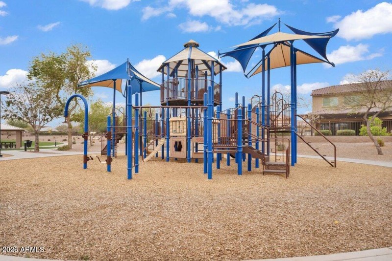 055_86-web-or-mls-adora_trails-025_649