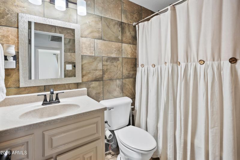 3628 E Hearn Rd-bath 2