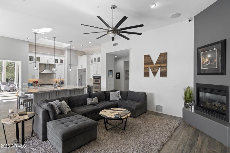 038-Family Room to Kitchen