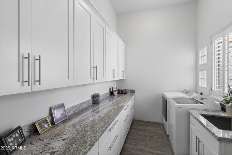 057-Large Laundry Room