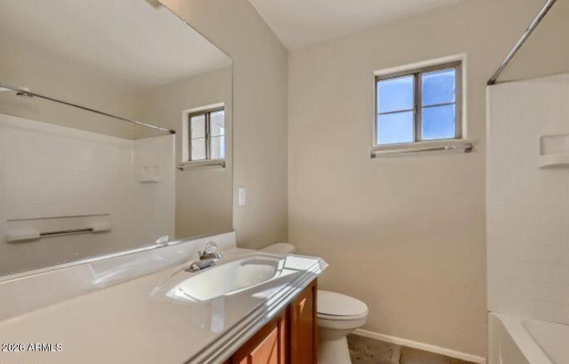 Upstairs full guest bath