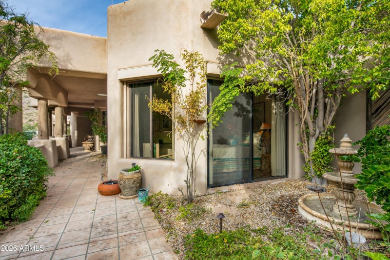 008_Entrance Corridor