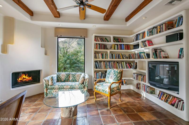 036_Intimate Office ~ Den