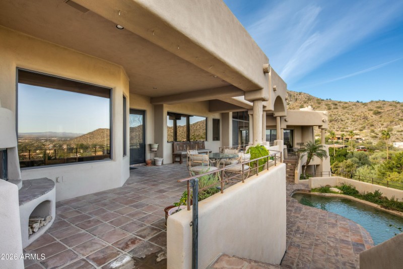 045_Wandering Patio Space