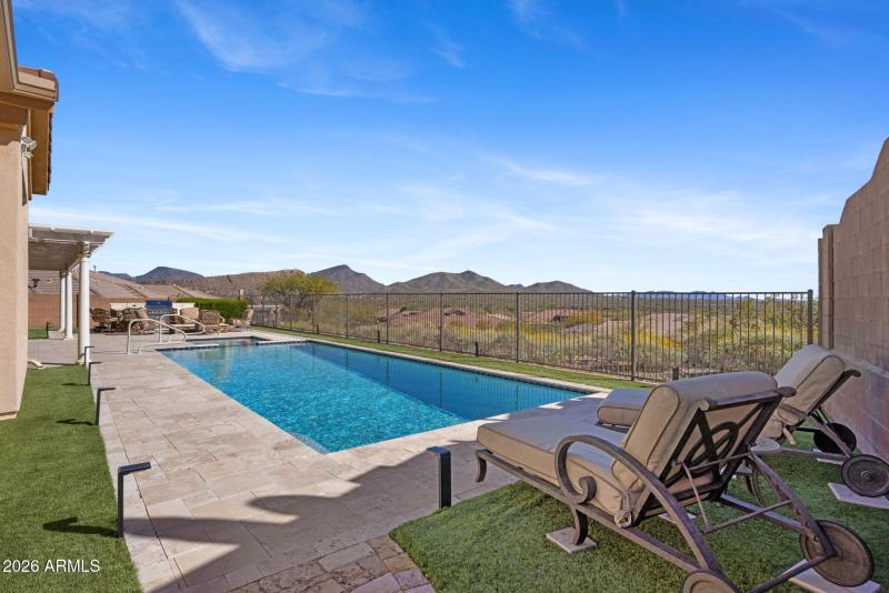 42131 N MOUNTAIN COVE Drive