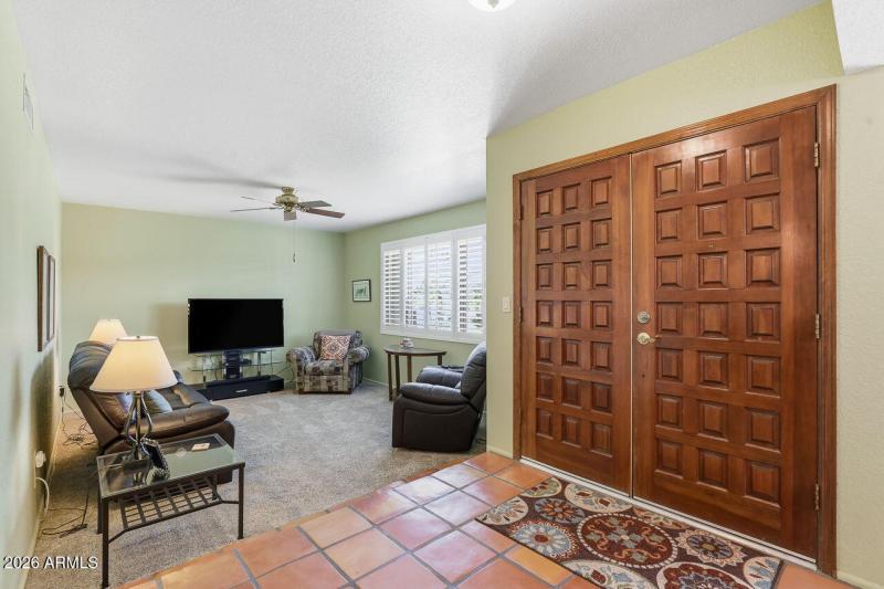 1930 E Calle De Arcos living room