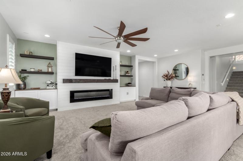 Great Room w/electric fireplace