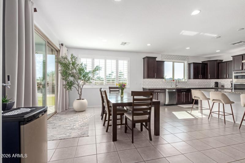 Kitchen/Great Rm Eating Area