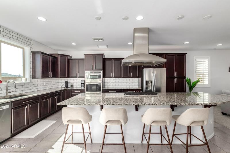 Kitchen Island & Gas Cook Top