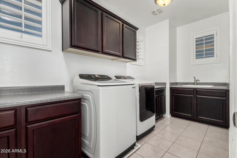2nd Level Laundry w/storage & sink