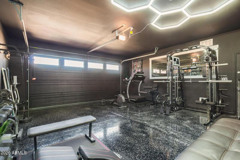 Garage w/new epoxy floor