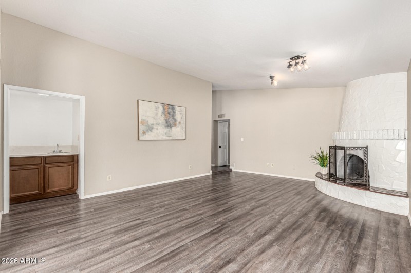Family Room w/ Wet bar