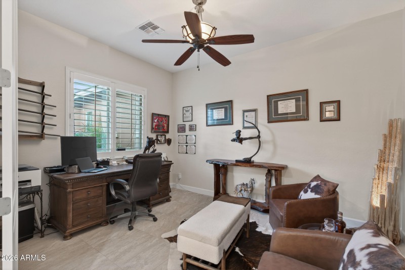 12) OFFICE+CLOSET