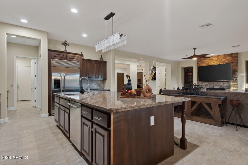 17) KITCHEN