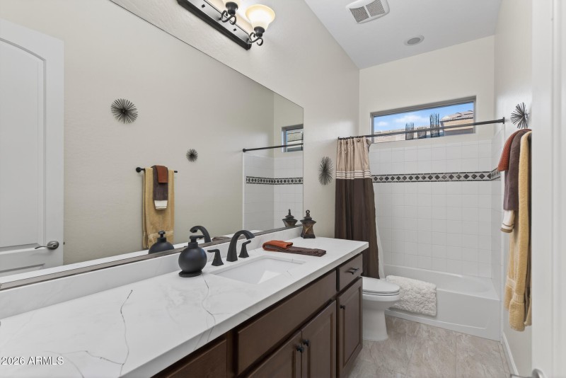 31) GUEST BATH