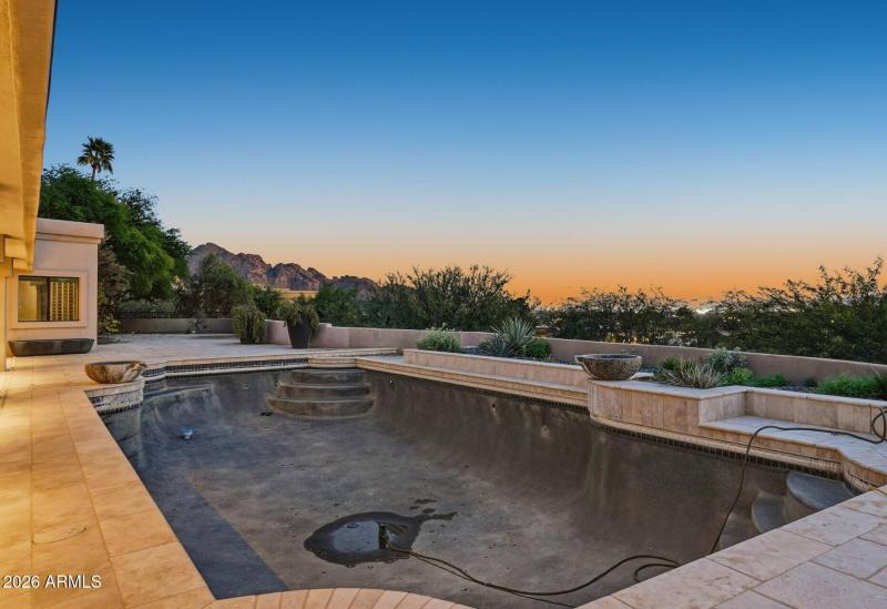 044_Twilight Pool Views