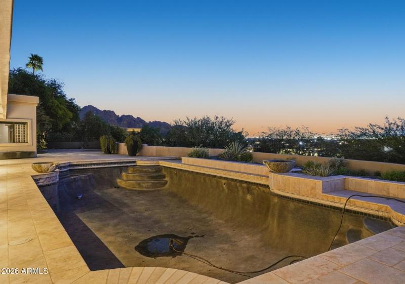 047_Twilight Pool Views