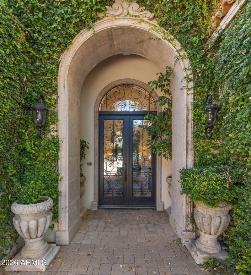 16-web-or-mls-Front yard2