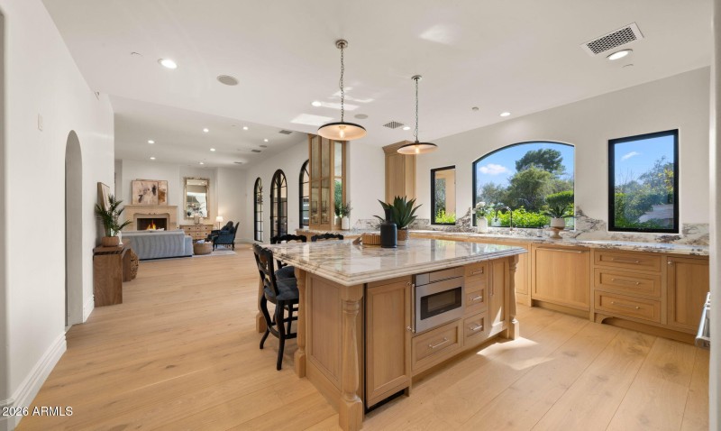 33-web-or-mls-Kitchen2