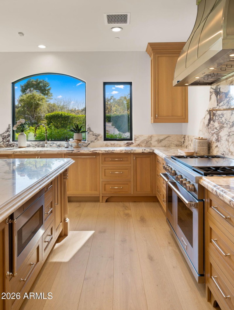 37-web-or-mls-Kitchen1