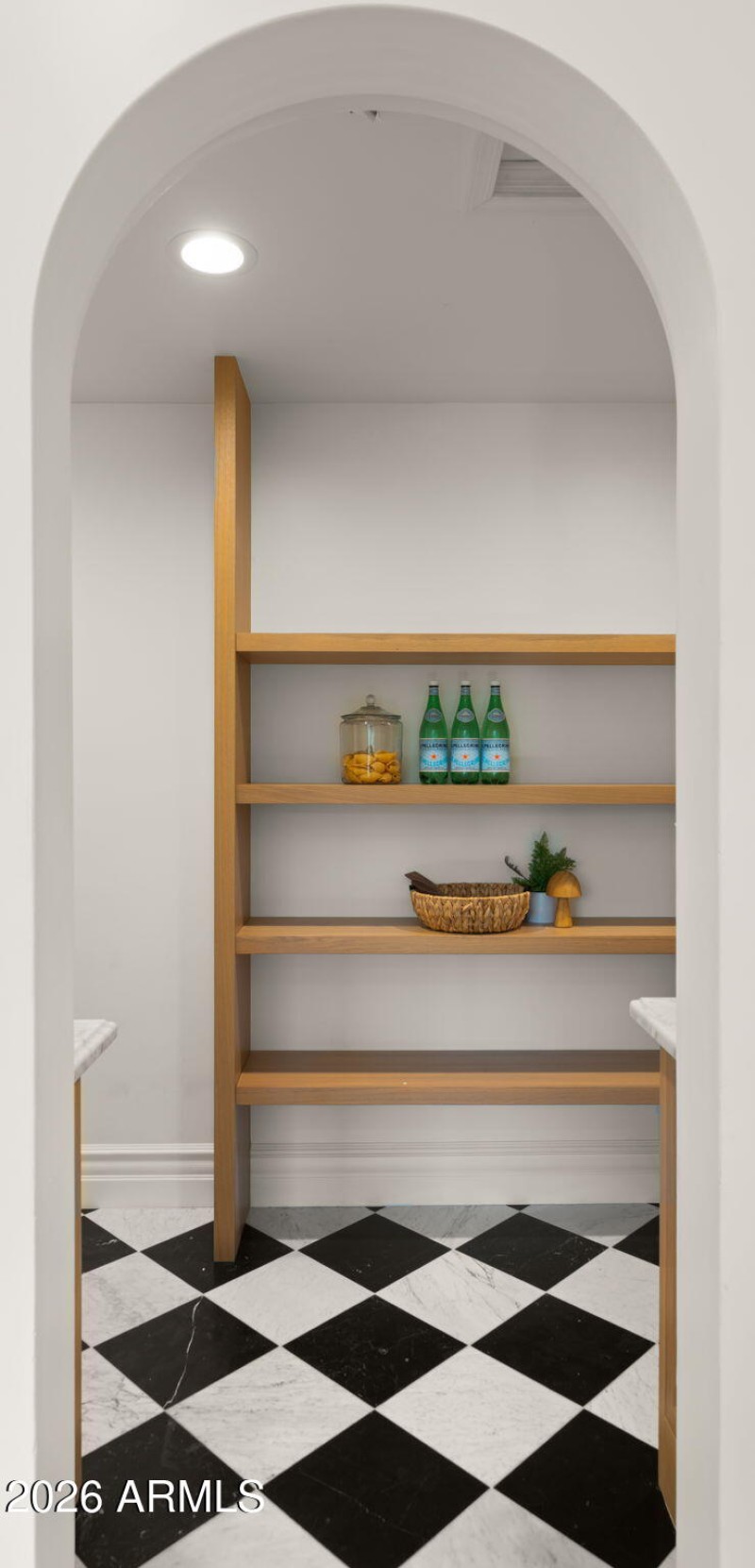 43-web-or-mls-Pantry2