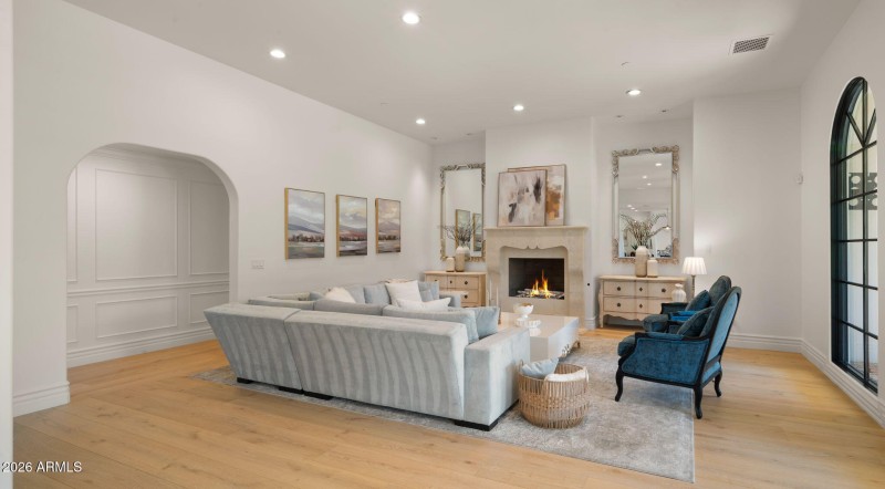 47-web-or-mls-Living Room2