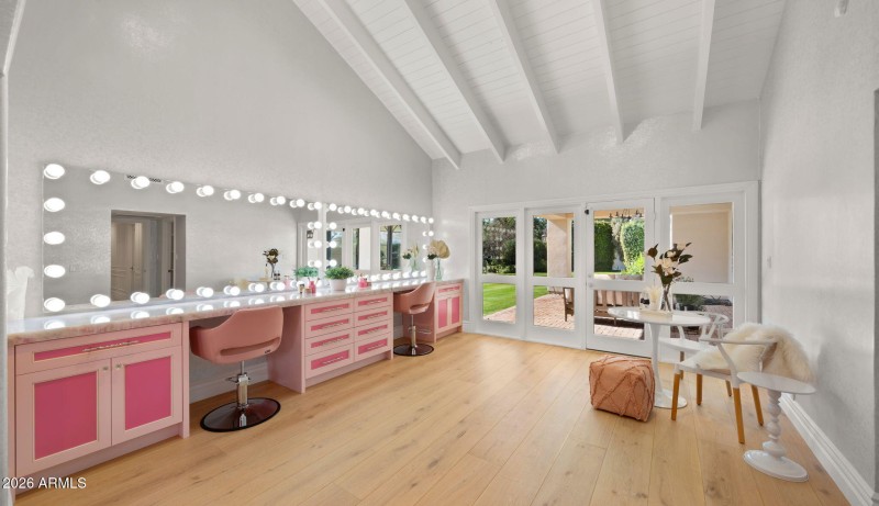 64-web-or-mls-Glam Room3