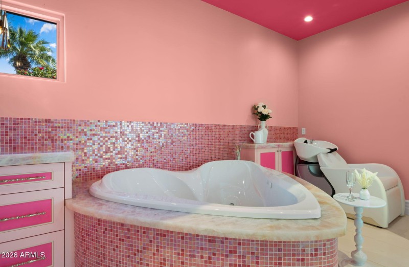 67-web-or-mls-Glam Room4