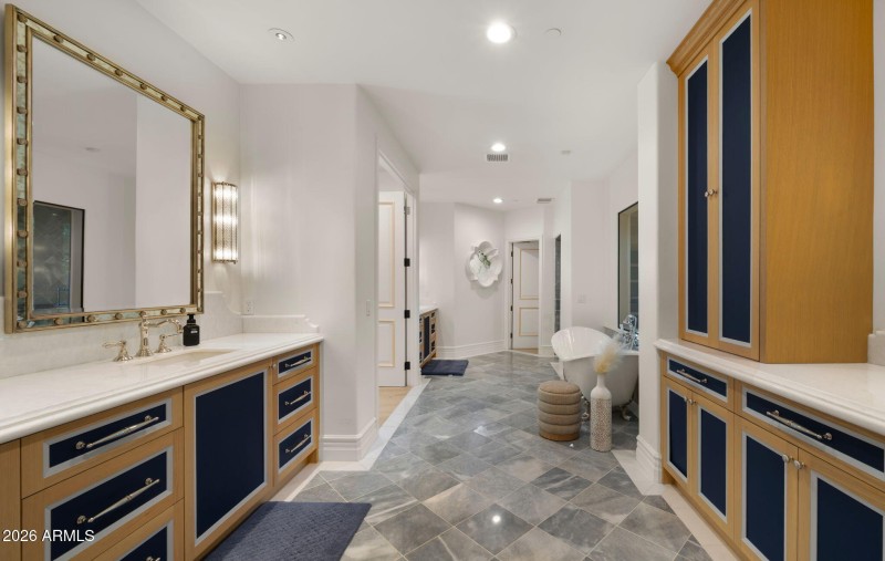 90-web-or-mls-Primary Bedroom12