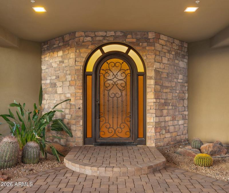 13-web-or-mls-Front yard3