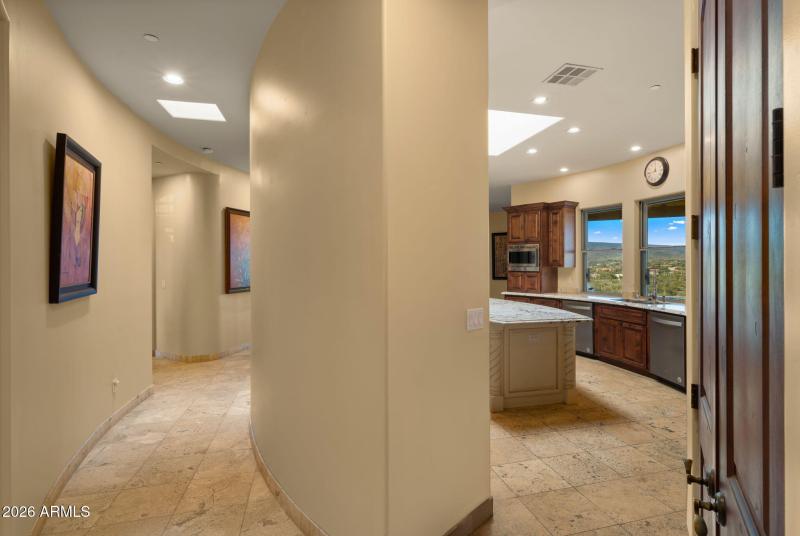 47-web-or-mls-Hallway2