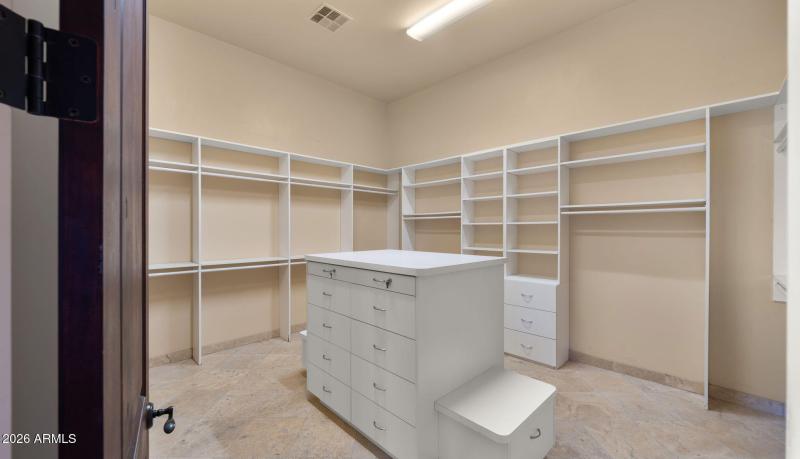 70-web-or-mls-Primary Bedroom Closet2