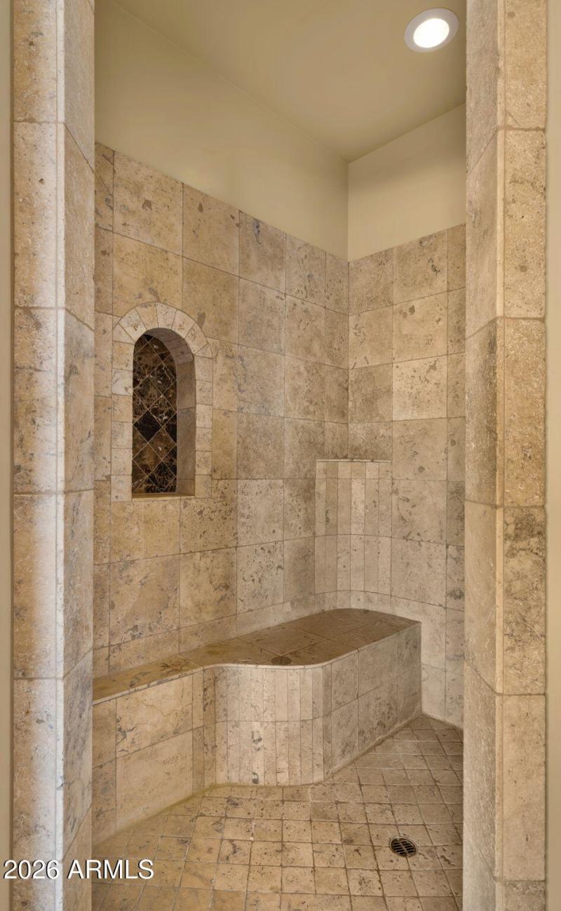 76-web-or-mls-Primary Bedroom10