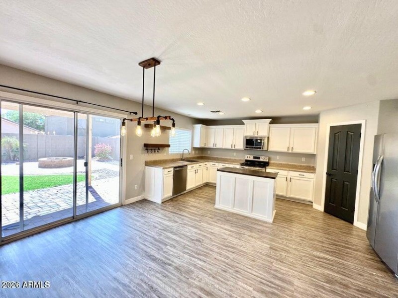 20241011224232185064000000-o