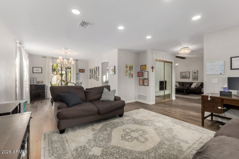 874E6B63-09F0-44E1-A706-1ED9266056AD_1_1