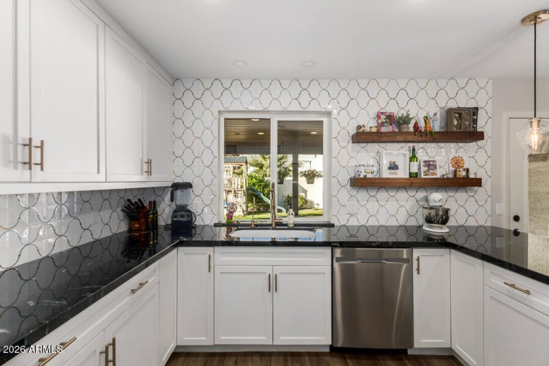 Kitchen w/ Pottery Barn fixtures