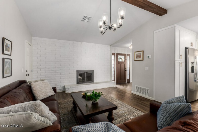 F2E4D57B-9DC8-4AB0-B556-EEF73217F67D_1_1