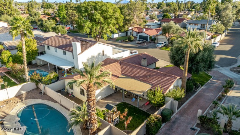 B6D7780F-1D0A-438B-B466-57AC2A597995_1_1