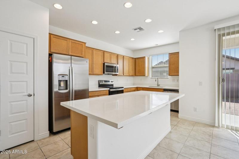 10-web-or-mls-W Vale Dr-S0502-010