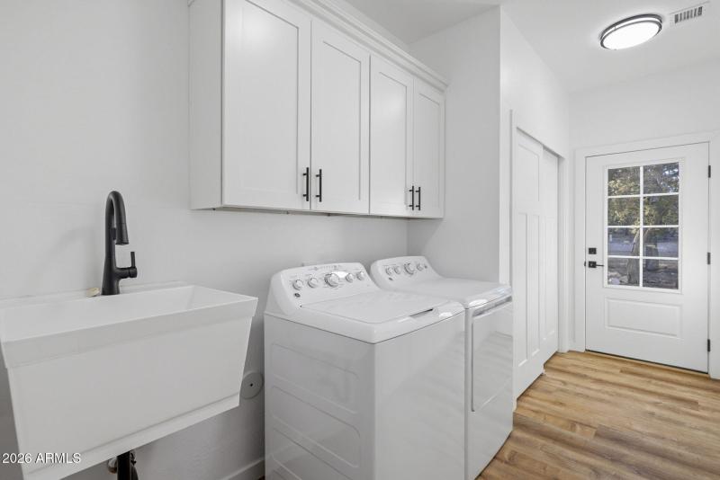 2225RoundaboutWay-HeberOvergaard-AZ-26