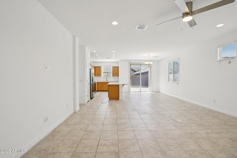 6-web-or-mls-W Vale Dr-S0502-006