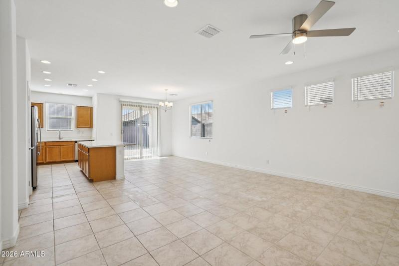 7-web-or-mls-W Vale Dr-S0502-007