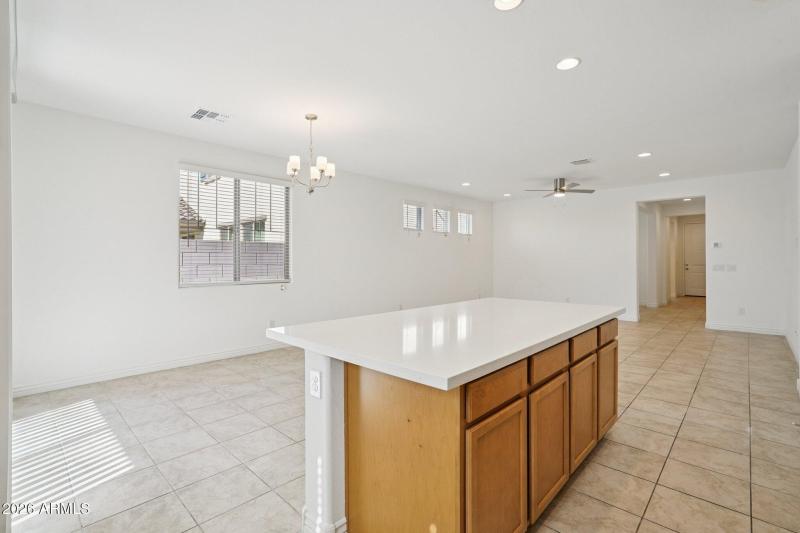 15-web-or-mls-W Vale Dr-S0502-015